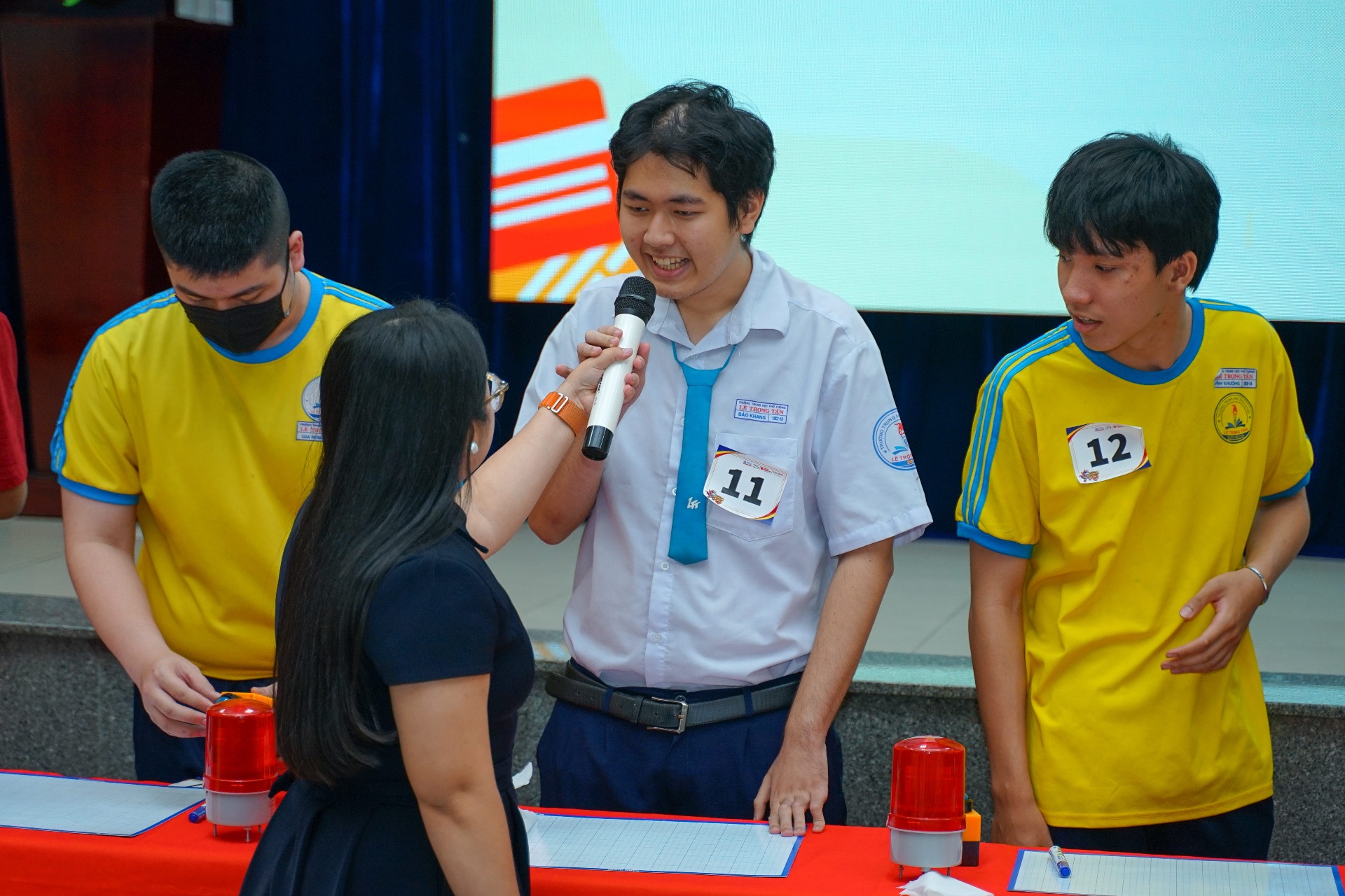 Thí sinh THPT Chu Văn An tự tin trả lời câu hỏi tại vòng loại IELTS Spelling Championship
